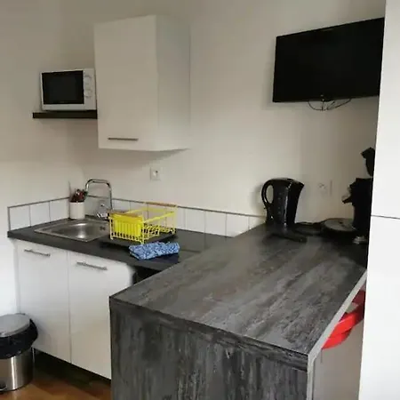 Studio N°3 En Plein Coeur Du Centre Conseil Lägenhet